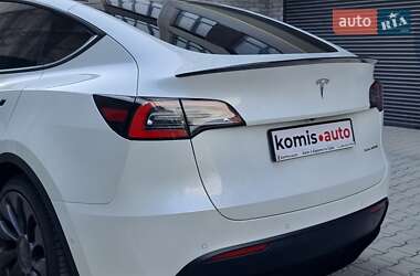 Позашляховик / Кросовер Tesla Model Y 2021 в 