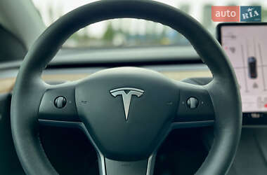 Позашляховик / Кросовер Tesla Model Y 2024 в 