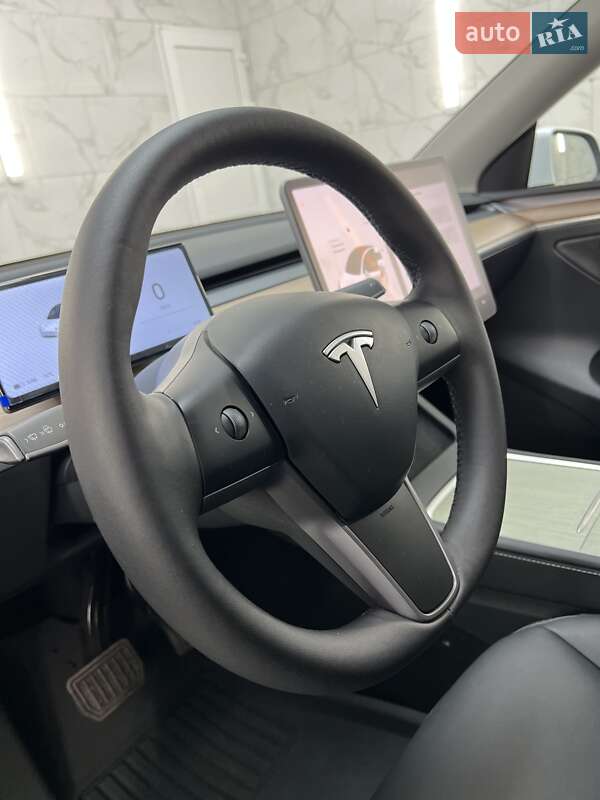 Внедорожник / Кроссовер Tesla Model Y 2024 в Могилев-Подольске