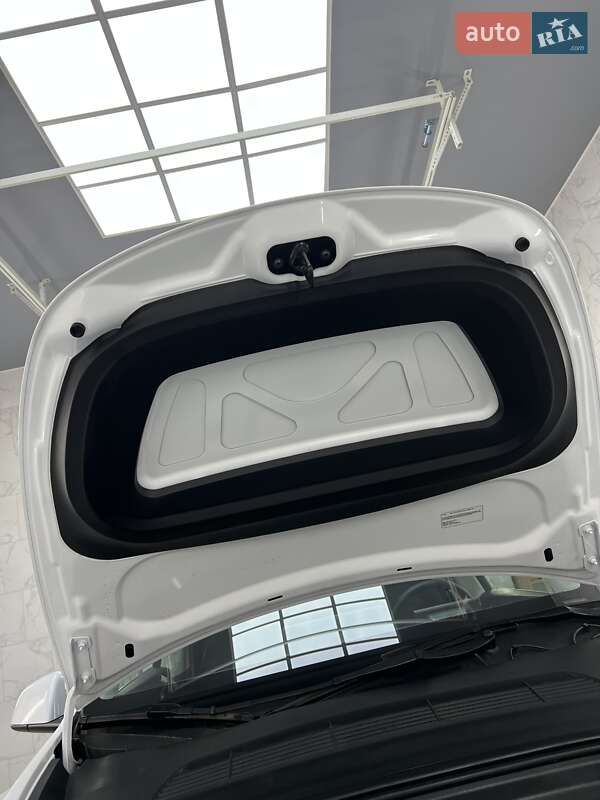 Внедорожник / Кроссовер Tesla Model Y 2024 в Могилев-Подольске