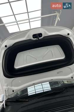 Внедорожник / Кроссовер Tesla Model Y 2024 в 
