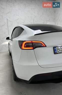 Внедорожник / Кроссовер Tesla Model Y 2024 в 