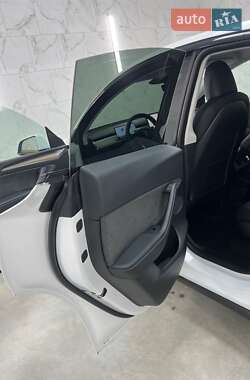 Внедорожник / Кроссовер Tesla Model Y 2024 в 
