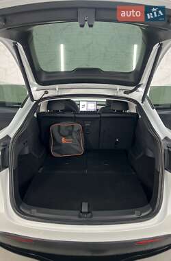 Внедорожник / Кроссовер Tesla Model Y 2024 в 