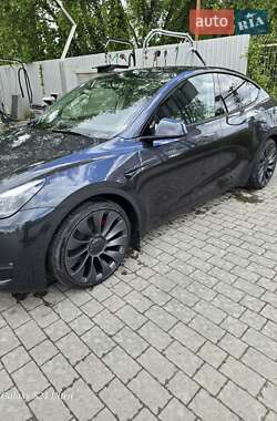 Tesla Model Y 2024