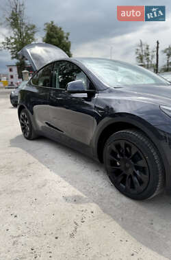 Внедорожник / Кроссовер Tesla Model Y 2024 в 