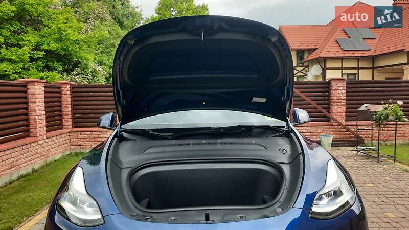 Внедорожник / Кроссовер Tesla Model Y 2023 в Ивано-Франковске
