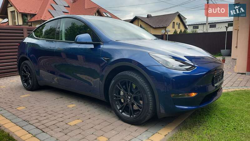 Внедорожник / Кроссовер Tesla Model Y 2023 в Ивано-Франковске