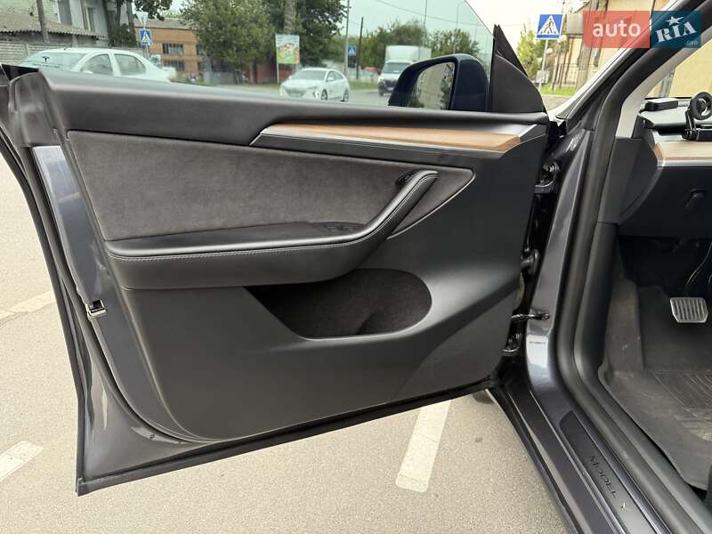 Внедорожник / Кроссовер Tesla Model Y 2023 в Киеве