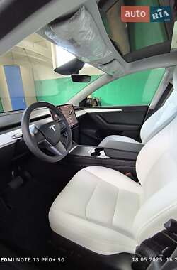 Внедорожник / Кроссовер Tesla Model Y 2024 в 