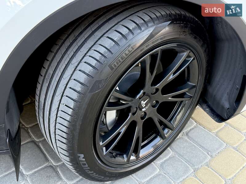 Внедорожник / Кроссовер Tesla Model Y 2021 в Виннице