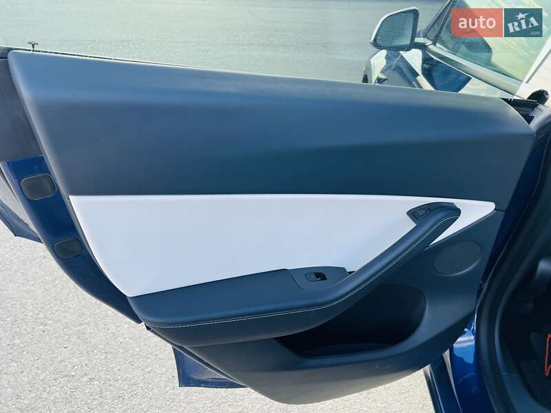 Позашляховик / Кросовер Tesla Model Y 2021 в Умані