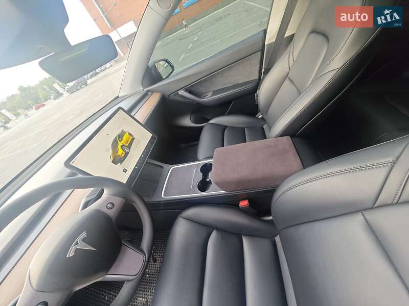 Внедорожник / Кроссовер Tesla Model Y 2022 в Киеве