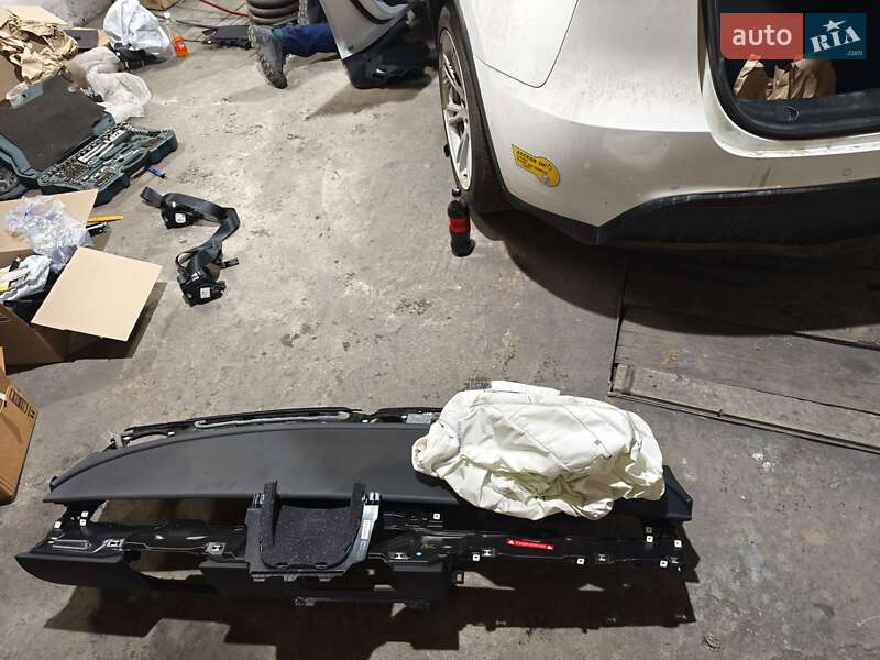 Внедорожник / Кроссовер Tesla Model Y 2022 в Киеве