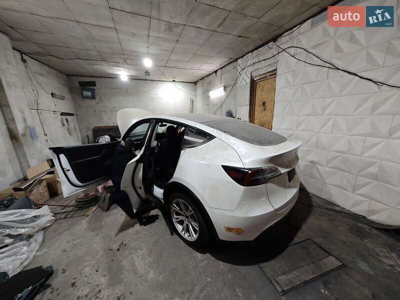 Внедорожник / Кроссовер Tesla Model Y 2022 в Киеве