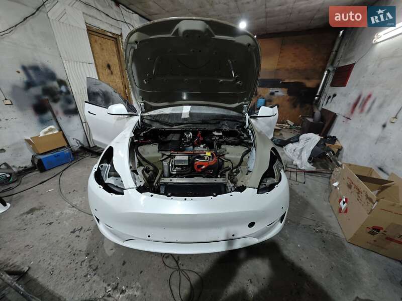 Внедорожник / Кроссовер Tesla Model Y 2022 в Киеве