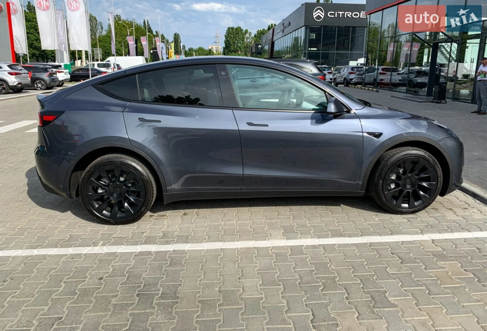 2023 Tesla Model Y - фото 1