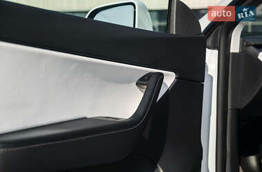 Позашляховик / Кросовер Tesla Model Y 2021 в 