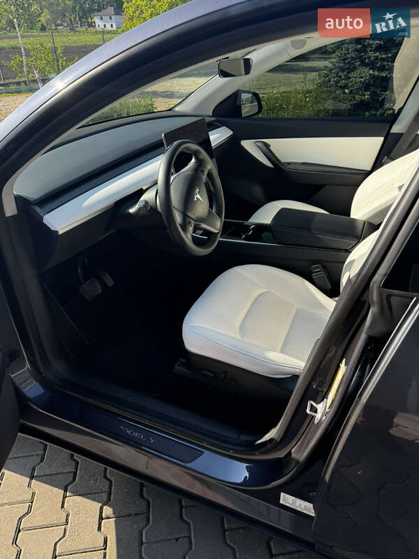 Позашляховик / Кросовер Tesla Model Y 2020 в Чернівцях