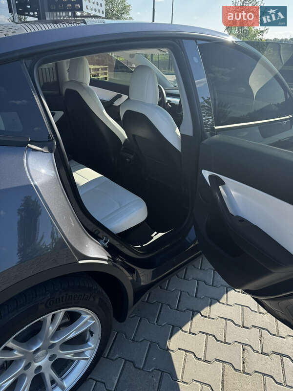 Позашляховик / Кросовер Tesla Model Y 2020 в Чернівцях
