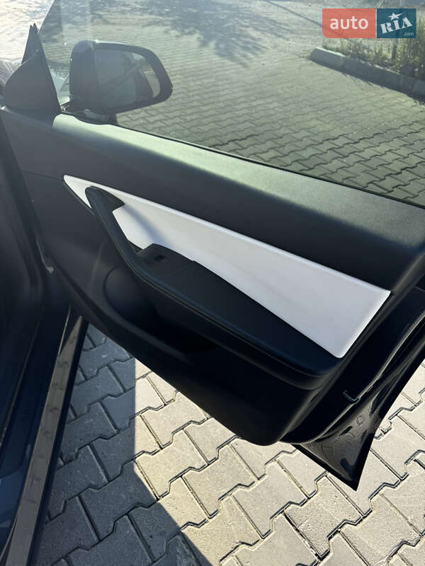 Позашляховик / Кросовер Tesla Model Y 2020 в Чернівцях