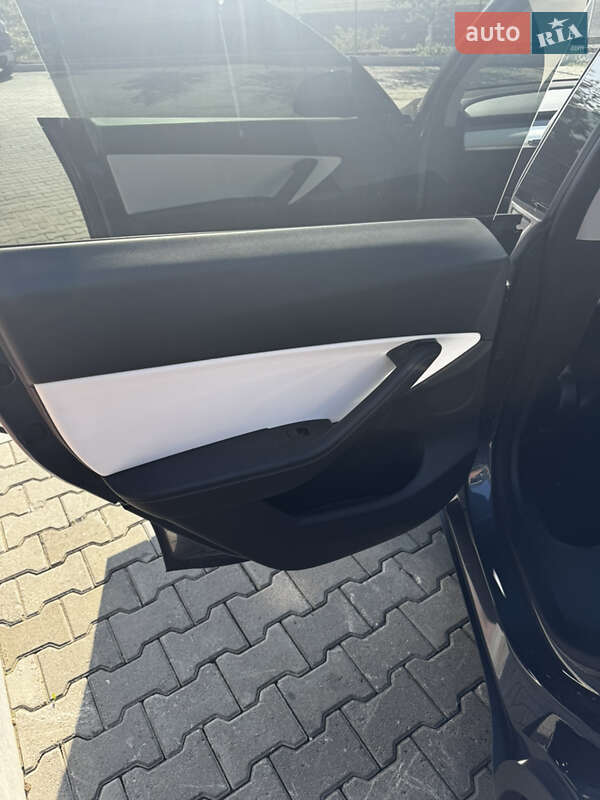 Позашляховик / Кросовер Tesla Model Y 2020 в Чернівцях
