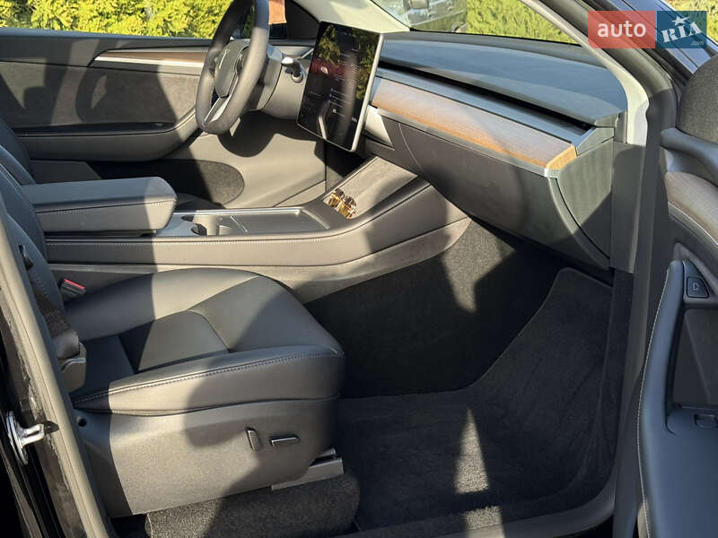 Внедорожник / Кроссовер Tesla Model Y 2023 в Львове
