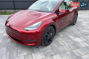 Tesla Model Y 2024