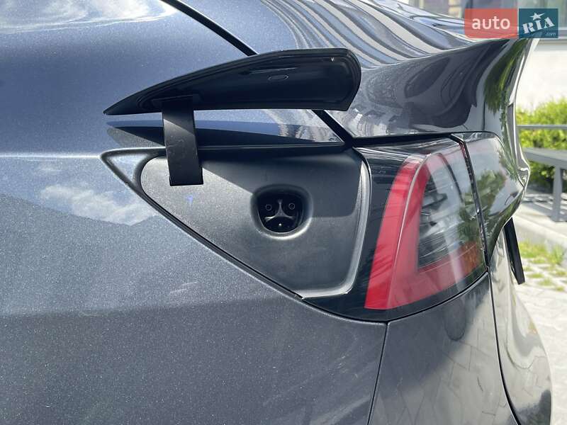 Позашляховик / Кросовер Tesla Model Y 2022 в Рівному