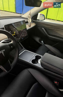Внедорожник / Кроссовер Tesla Model Y 2021 в 