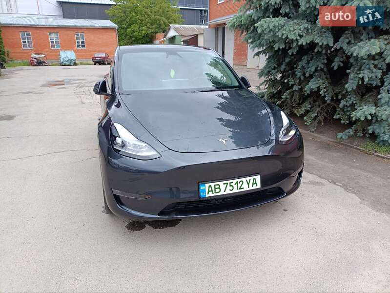 Tesla Model Y 2024