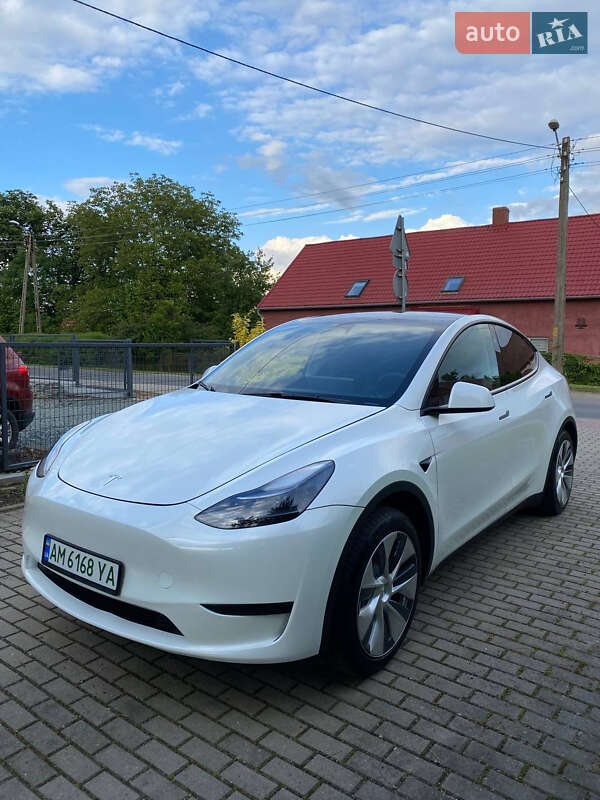 Tesla Model Y 2024