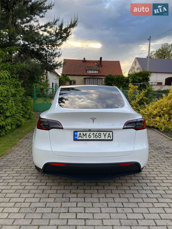 Внедорожник / Кроссовер Tesla Model Y 2024 в Львове