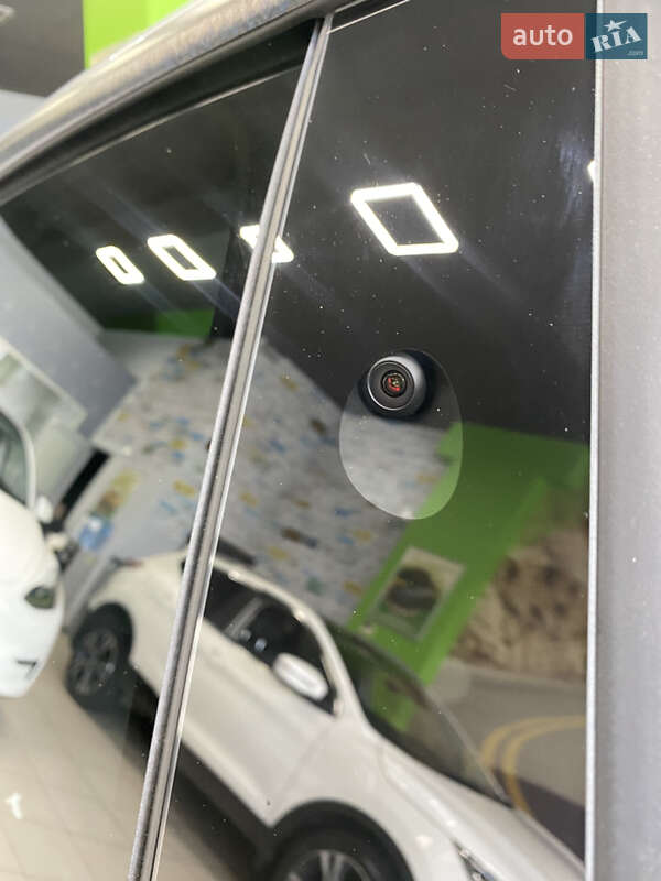 Внедорожник / Кроссовер Tesla Model Y 2024 в Киеве