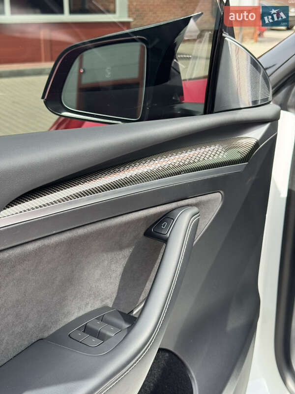 Позашляховик / Кросовер Tesla Model Y 2021 в Сумах