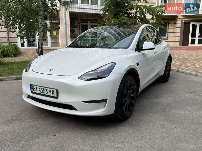 Позашляховик / Кросовер Tesla Model Y 2024 в 