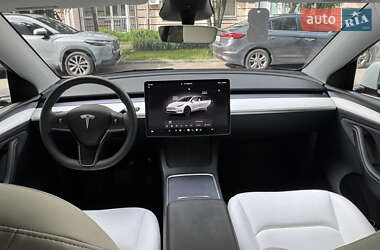 Позашляховик / Кросовер Tesla Model Y 2024 в 