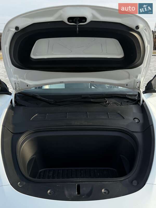 Внедорожник / Кроссовер Tesla Model Y 2021 в Ирпене
