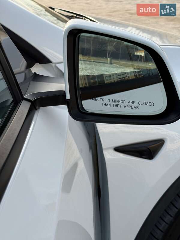 Внедорожник / Кроссовер Tesla Model Y 2021 в Ирпене