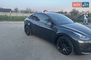 Tesla Model Y 2024