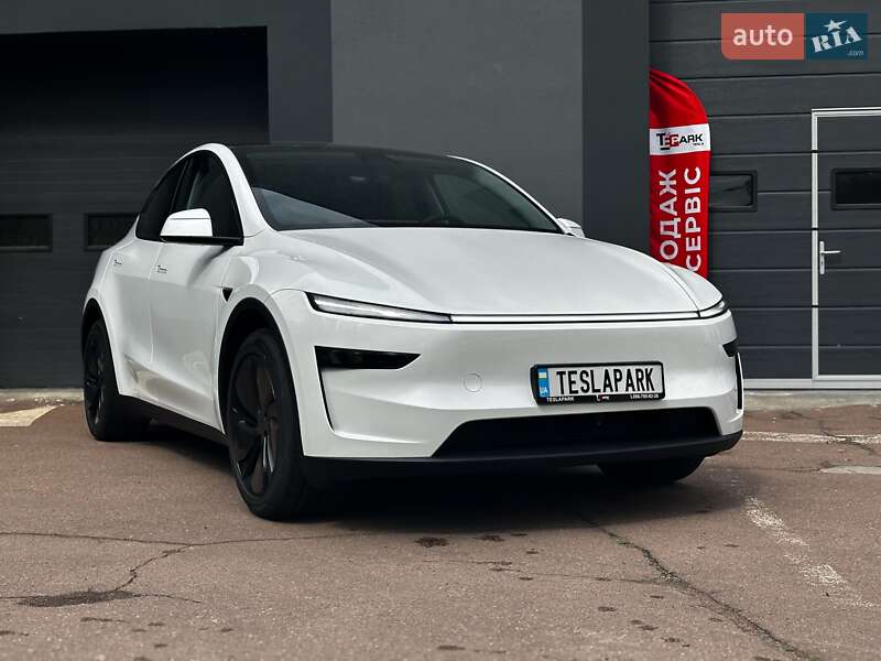 Tesla Model Y 2025