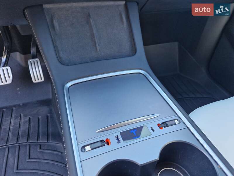 Внедорожник / Кроссовер Tesla Model Y 2022 в Днепре фото 24 Внедорожник / Кроссовер Tesla Model Y 2022 в Днепре