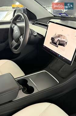 Позашляховик / Кросовер Tesla Model Y 2023 в 