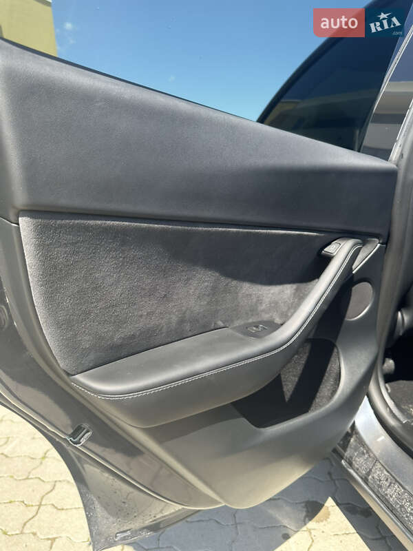 Внедорожник / Кроссовер Tesla Model Y 2023 в Львове