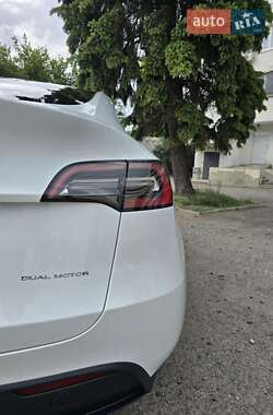 Позашляховик / Кросовер Tesla Model Y 2023 в 