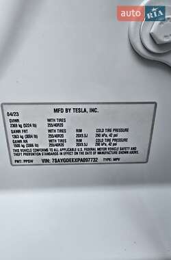 Позашляховик / Кросовер Tesla Model Y 2023 в 