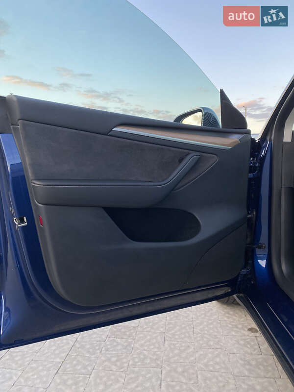 Внедорожник / Кроссовер Tesla Model Y 2023 в Львове