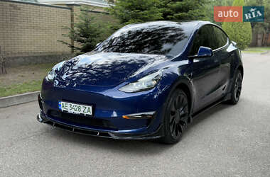 Позашляховик / Кросовер Tesla Model Y 2023 в 