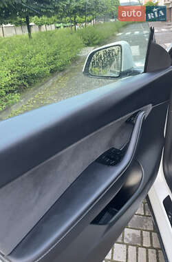 Позашляховик / Кросовер Tesla Model Y 2021 в 