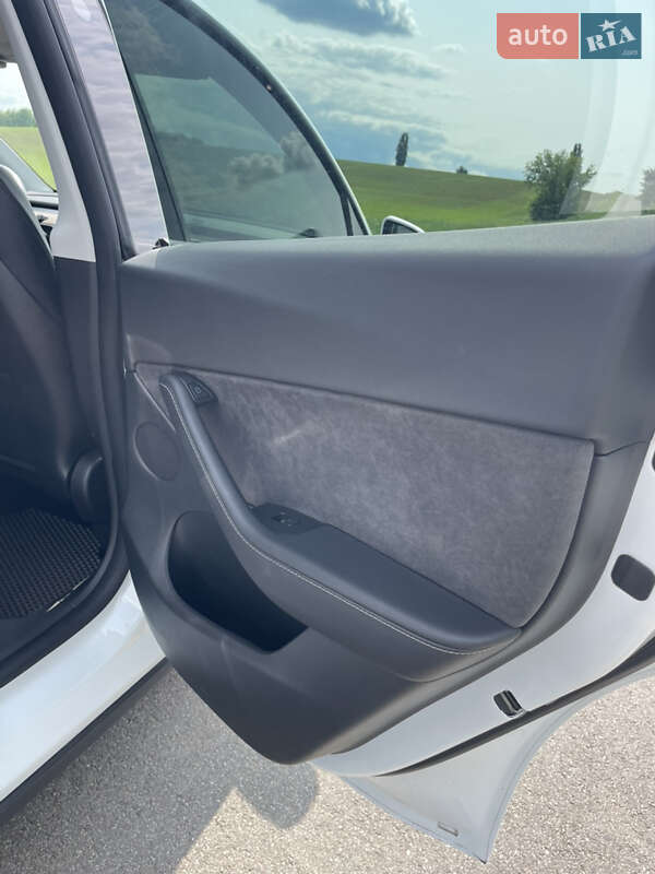 Позашляховик / Кросовер Tesla Model Y 2022 в Києві